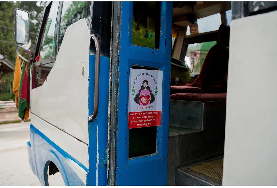 Pregnancy-priority poster on the door of a public bus